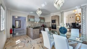 Villa for sale in Hacienda las Chapas, Marbella Öst