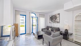 Duplex for sale in Playa de la Fontanilla, Marbella City