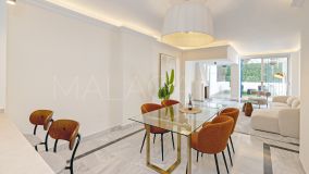 Markplanslägenhet for sale in Playa de la Fontanilla, Marbella City