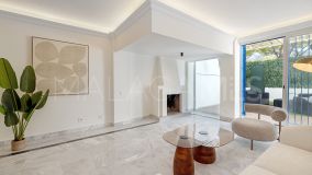 Markplanslägenhet for sale in Playa de la Fontanilla, Marbella City