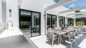 Villa for sale in Las Brisas, Nueva Andalucia