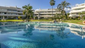 Apartamento en venta en Nueva Andalucia, Marbella