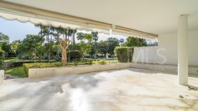 Apartamento en venta en Nueva Andalucia, Marbella