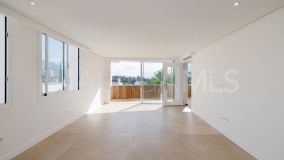 Apartamento en venta en Nueva Andalucia, Marbella