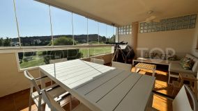 Apartamento de 3 dormitorios con vistas al golf en Doña Julia, Casares