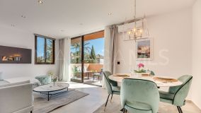 Apartment for sale in El Paraiso Playa, Estepona East