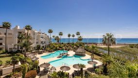 Apartamento de lujo en primera línea de playa con vistas al mar en Estepona