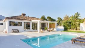 Villa for sale in La Gaspara, Estepona West