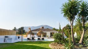 Villa for sale in La Gaspara, Estepona West