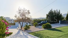Villa for sale in La Gaspara, Estepona West