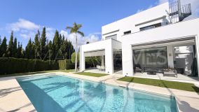 Villa for sale in Los Naranjos Golf, Nueva Andalucia