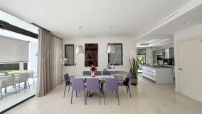 Villa for sale in Los Naranjos Golf, Nueva Andalucia