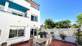 Town house for sale in Estepona with 5 bedrooms