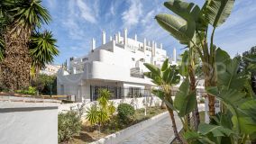 Hermoso apartamento recién renovado cerca de Puerto Banús y la playa en Nueva Andalucía, Marbella