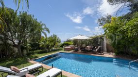 Casa adosada con piscina privada y vistas impresionantes en venta en Los Altos de los Monteros, Marbella Este