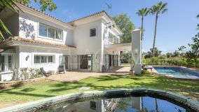 Villa for sale in El Rosario, Marbella Est