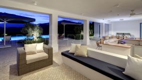Buy Benahavis villa with 5 bedrooms