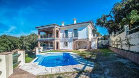 Villa for sale in Casares