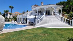 Villa en venta en Elviria, Marbella Este