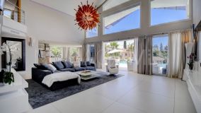 Villa en venta en Nueva Andalucia, Marbella