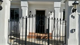 Hus i byn for sale in Altos de Estepona