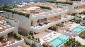 Stunning duplex penthouse apartment with rooftop private pool and jacuzzi in boutique residential, a few meters from the Marbella East beach