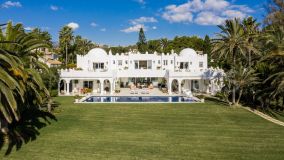 Villa for sale in Los Monteros Playa, Marbella Est