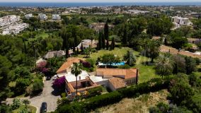 Villa for sale in Fuente del Espanto, Benahavis