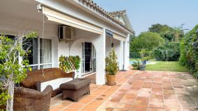 Villa for sale in El Paraiso, 700,000 €