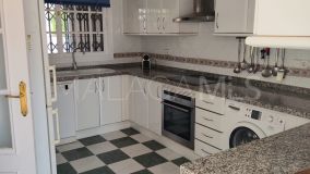 Adosado en venta en Costabella, Marbella Este