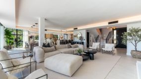 Villa en venta en Nueva Andalucia, Marbella