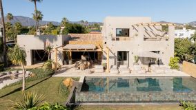 Villa for sale in La Resina Golf, Estepona East