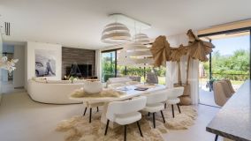 Villa for sale in Puerto del Almendro, Benahavis