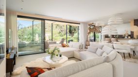 Villa for sale in Puerto del Almendro, Benahavis