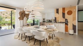 Villa for sale in Puerto del Almendro, Benahavis