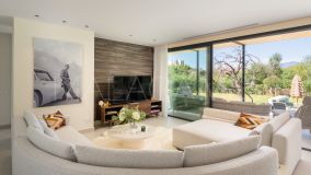Villa for sale in Puerto del Almendro, Benahavis