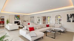 Villa for sale in La Cerquilla, Nueva Andalucia