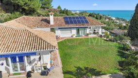 Villa for sale in Benalmadena