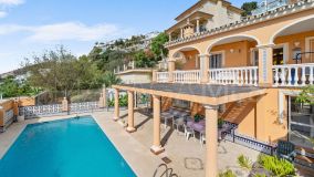 Villa for sale in Benalmadena