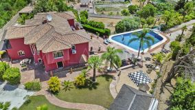 Villa for sale in Benalmadena