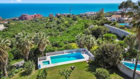 Villa for sale in Benalmadena