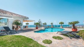 Villa for sale in Benalmadena