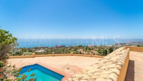 Villa for sale in Benalmadena
