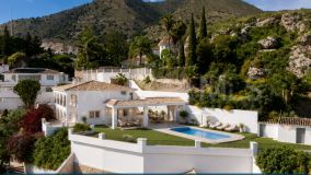 Villa for sale in Benalmadena