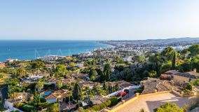 Villa for sale in Benalmadena