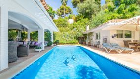 Villa for sale in Benalmadena