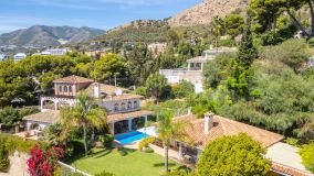 Villa for sale in Benalmadena
