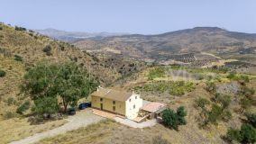 Villa for sale in Casabermeja