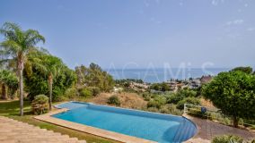 Villa for sale in Benalmadena
