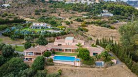 Villa for sale in Benalmadena